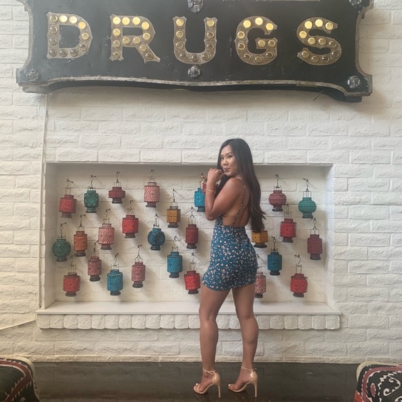 SUPERDOWN MIA MINI DRESS IN LEOPARD - Picture 6 of 7